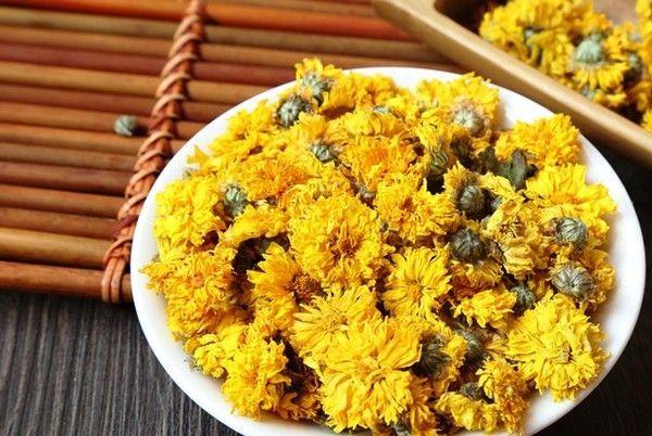 Công dụng của Hoa Cúc: Bí quyết Giảm Căng Thẳng, Cải thiện Giấc Ngủ và Làm Dịu Dạ Dày